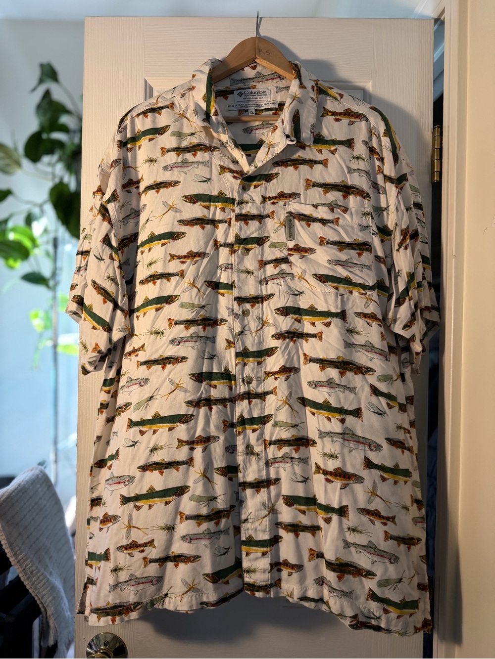 Vintage Columbia Trout Fish Print Button Shirt XL Rayon Fishing Outdoors Mens XL